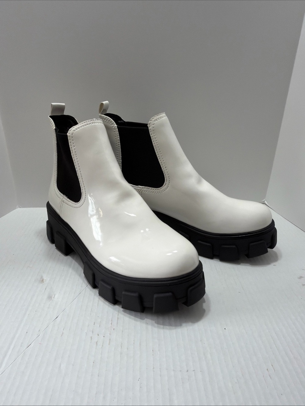 Circus by Sam Edelman Darielle White Lug Sole Platform Chelsea Boots Sz 11 Woman